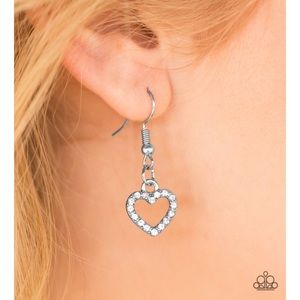 Silver heart w/ necklace & diamonds